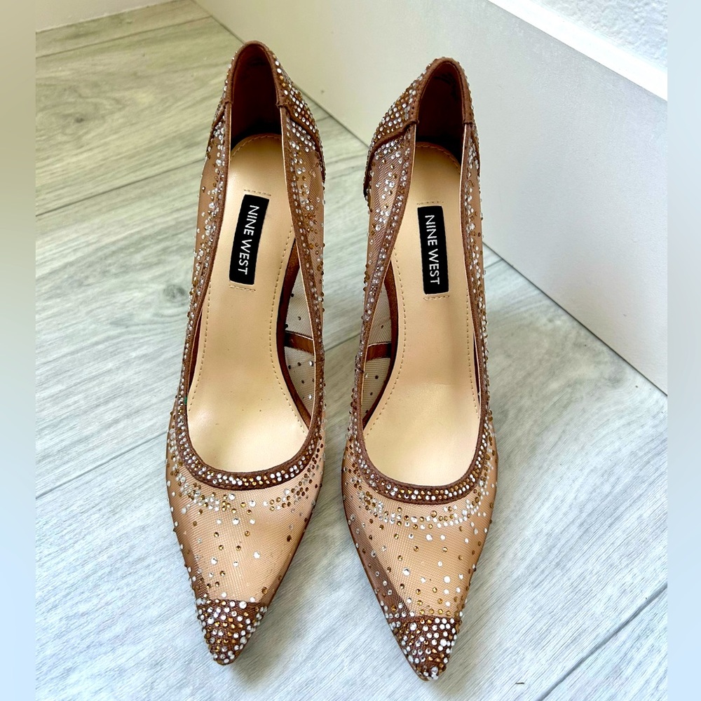 Nine West Pointed Toe Fileen Pumps. Bronze. Size 6